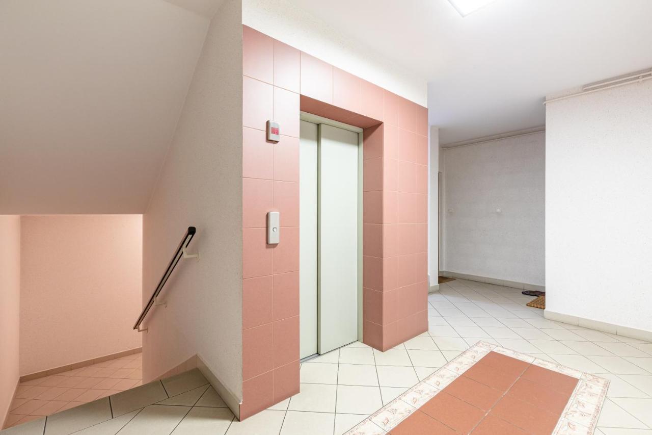 Apartament Superapart Dzieci Warszawy 27a *